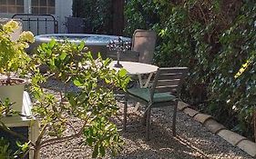 Le Petit Jardin ...